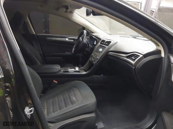 2020 Ford Fusion SE with VIN 3FA6P0HD6LR150833, listed as a IAAI auction lot 41724416 with 113,061 mi miles. Bid and sale history available at carsss.com. Image 5.