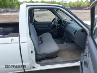 2000 Nissan Frontier XE z VIN 1N6DD21S4YC386902, wystawiony jako IAAI lot #42197752 z przebiegiem 164 055 mil mil oraz . Historia ofert i sprzedaży dostępna na DreamBid. Obrazek 5.