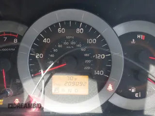 2010 Toyota RAV4 z VIN 2T3ZF4DV1AW037963, wystawiony jako IAAI lot #42583617 z przebiegiem 209 092 mil mil oraz . Historia ofert i sprzedaży dostępna na DreamBid. Obrazek 7.