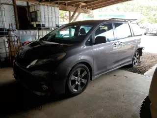 2015 Toyota Sienna SE с VIN 5TDXK3DC4FS686547, выставлен на аукционе Copart как лот 53255625 с пробегом 76 285 миль миль и Списание • Salvage title. История ставок и продаж доступна на DreamBid. Изображение 1.