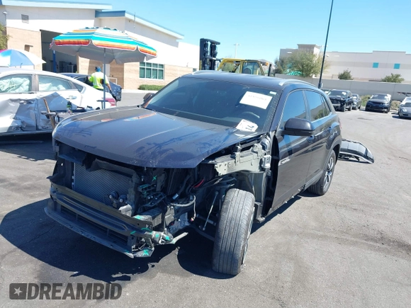 2023 Volkswagen Atlas SE z VIN 1V2DC2CA0PC206192, wystawiony jako IAAI lot #41856061 z przebiegiem 23 572 mil mil oraz . Historia ofert i sprzedaży dostępna na DreamBid. Obrazek 22.