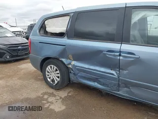 2011 Kia Sedona LX with VIN KNDMG4C70B6424016, listed as a IAAI auction lot 41964190 with 116,859 mi miles. Bid and sale history available at carsss.com. Image 6.