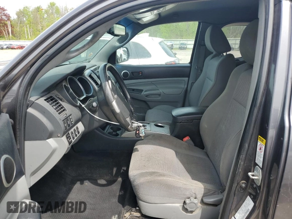 2013 Toyota Tacoma z VIN 5TFUU4EN5DX058037, wystawiony jako Copart lot #58387535 z przebiegiem 110 564 mil mil oraz Szkoda całkowita • Salvage title. Historia ofert i sprzedaży dostępna na DreamBid. Obrazek 7.