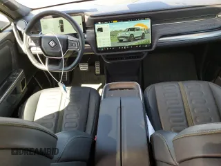 2022 Rivian R1T Adventure z VIN 7FCTGAAAXNN014983, wystawiony jako Copart lot #48987605 z przebiegiem Nie podano mil oraz Szkoda całkowita • Salvage title. Historia ofert i sprzedaży dostępna na DreamBid. Obrazek 8.