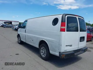 2014 Chevrolet Express Cargo z VIN 1GCSGAFX4E1198968, wystawiony jako IAAI lot #42322008 z przebiegiem 192 912 mil mil oraz . Historia ofert i sprzedaży dostępna na DreamBid. Obrazek 3.