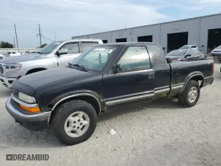 2002 Chevrolet S-10 LS with VIN 1GCDT19W528176049, listed as a Copart auction lot 44187225 with 0 mi miles and Clean Title. Bid and sale history available at carsss.com. Image 1.
