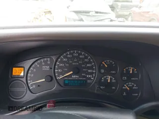 2002 Chevrolet Tahoe LT with VIN 1GNEC13Z92R273473, listed as a IAAI auction lot 41841071 with 290,007 mi miles. Bid and sale history available at carsss.com. Image 7.