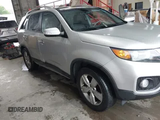 2013 Kia Sorento EX with VIN 5XYKU4A20DG313084, listed as a IAAI auction lot 41976552 with 168,397 mi miles and . Bid and sale history available at carsss.com. Image 6.
