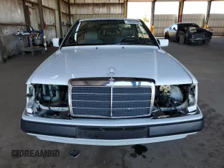 1991 Mercedes-Benz 300 CE с VIN WDBEA51D3MB285660, выставлен на аукционе Copart как лот 49656285 с пробегом 93 772 миль миль и Списание • Salvage title. История ставок и продаж доступна на DreamBid. Изображение 5.