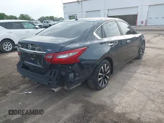 2018 Nissan Altima SR with VIN 1N4AL3AP5JC255662, listed as a IAAI auction lot 42229232 with 171,399 mi miles and . Bid and sale history available at carsss.com. Image 4.