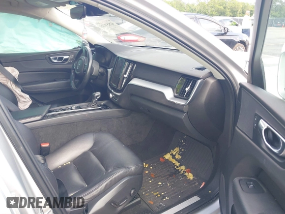2020 Volvo XC60 Momentum with VIN YV4102RK0L1478564, listed as a IAAI auction lot 42159705 with 98,405 mi miles and . Bid and sale history available at DreamBid. Image 5.
