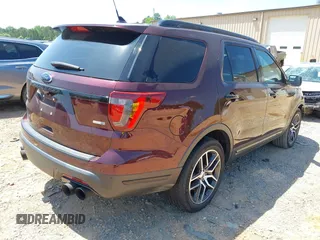 2018 Ford Explorer Sport z VIN 1FM5K8GT3JGC90284, wystawiony jako IAAI lot #42225930 z przebiegiem 120 727 mil mil oraz . Historia ofert i sprzedaży dostępna na DreamBid. Obrazek 4.