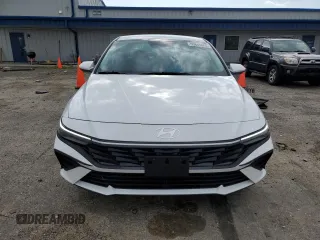 2025 Hyundai Elantra SE with VIN KMHLL4DG8SU983391, listed as a Copart auction lot 59843665 with 577 mi miles and Salvage title. Bid and sale history available at DreamBid. Image 5.