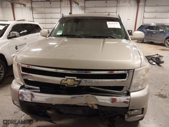 2007 Chevrolet Silverado 1500 LT w/1LT with VIN 3GCEK13307G545178, listed as a IAAI auction lot 41364329 with 241,256 mi miles. Bid and sale history available at carsss.com. Image 12.