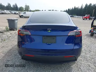 2024 Tesla Model Y Long Range z VIN 7SAYGDEEXRF128967, wystawiony jako IAAI lot #42216304 z przebiegiem 17 193 mil mil oraz . Historia ofert i sprzedaży dostępna na DreamBid. Obrazek 17.
