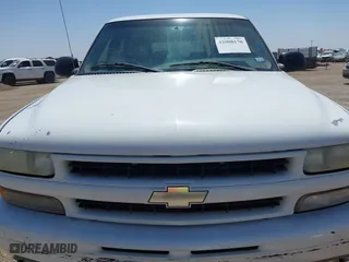 2006 Chevrolet Suburban LS w/1WT with VIN 1GNEC16Z86J168679, listed as a IAAI auction lot 42008170 with 252,444 mi miles. Bid and sale history available at carsss.com. Image 6.