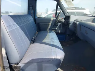 1990 Ford 1/2 Ton Trucks with VIN 1FTDF15N1LPA17475, listed as a IAAI auction lot 42045890 with 5,891 mi miles. Bid and sale history available at carsss.com. Image 5.