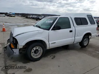 1996 Chevrolet S-10 with VIN 1GCCS144XT8177199, listed as a Copart auction lot 86176124 with 87,087 mi miles and Salvage Title. Bid and sale history available at DreamBid. Image 1.