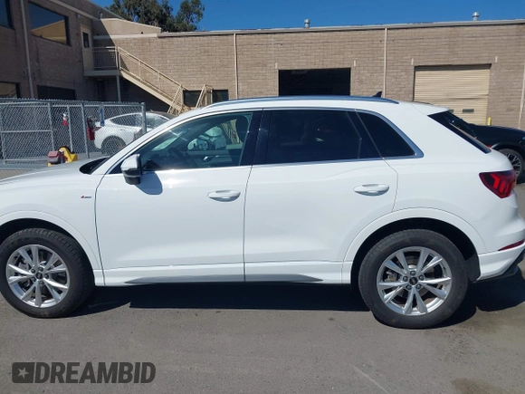 2022 Audi Q3 S line Premium with VIN WA1DECF32N1148121, listed as a IAAI auction lot 42304046 with 19,547 mi miles and . Bid and sale history available at DreamBid. Image 15.