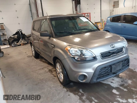 2013 Kia Soul with VIN KNDJT2A53D7614734, listed as a IAAI auction lot 41973020 with 72,528 mi miles. Bid and sale history available at carsss.com. Image 1.