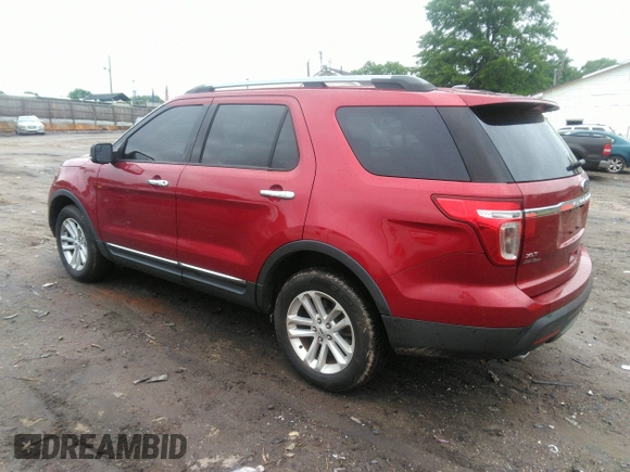 2015 Ford Explorer XLT with VIN 1FM5K8D84FGC52800, listed as a IAAI auction lot 42105971 with 171,104 mi miles and . Bid and sale history available at carsss.com. Image 3.