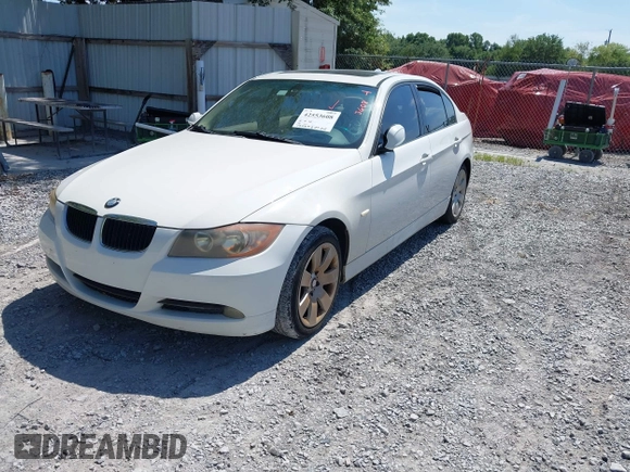 2007 BMW 3 Series 328i с VIN WBAVA37537NL16671, выставлен на аукционе IAAI как лот 42553608 с пробегом 154 319 миль миль и . История ставок и продаж доступна на DreamBid. Изображение 2.