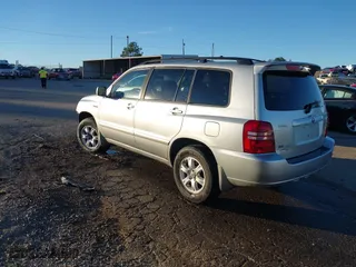 2003 Toyota Highlander with VIN JTEHF21A730098206, listed as a IAAI auction lot 40912312 with 301,948 mi miles. Bid and sale history available at carsss.com. Image 3.