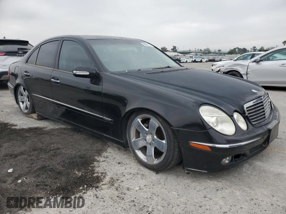 2003 Mercedes-Benz E 500 z VIN WDBUF70J63A290744, wystawiony jako Copart lot #58621995 z przebiegiem 124 631 mil mil oraz Czysty tytuł • Clean title. Historia ofert i sprzedaży dostępna na DreamBid. Obrazek 4.