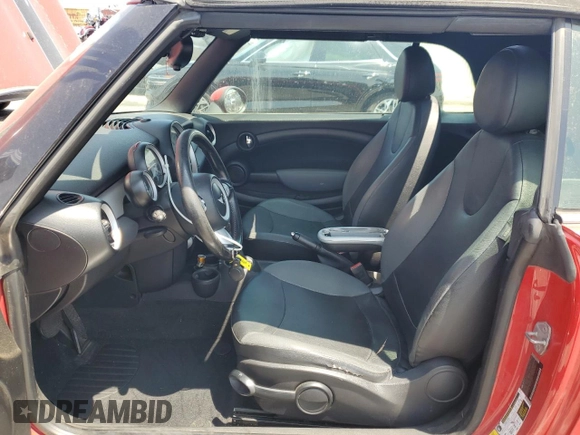 2010 MINI Convertible с VIN WMWMR3C59ATU97966, выставлен на аукционе Copart как лот 59870035 с пробегом 124 132 миль миль и Списание • Salvage title. История ставок и продаж доступна на DreamBid. Изображение 7.