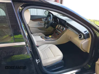 2021 Mercedes-Benz C 300 z VIN W1KWF8EB2MR642843, wystawiony jako IAAI lot #42167645 z przebiegiem 50 435 mil mil oraz . Historia ofert i sprzedaży dostępna na DreamBid. Obrazek 5.