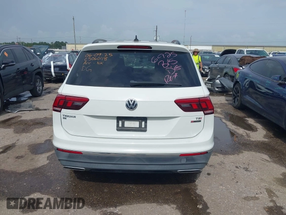 2018 Volkswagen Tiguan SEL with VIN 3VV2B7AX3JM199908, listed as a IAAI auction lot 42498185 with 58,540 mi miles and . Bid and sale history available at DreamBid. Image 15.