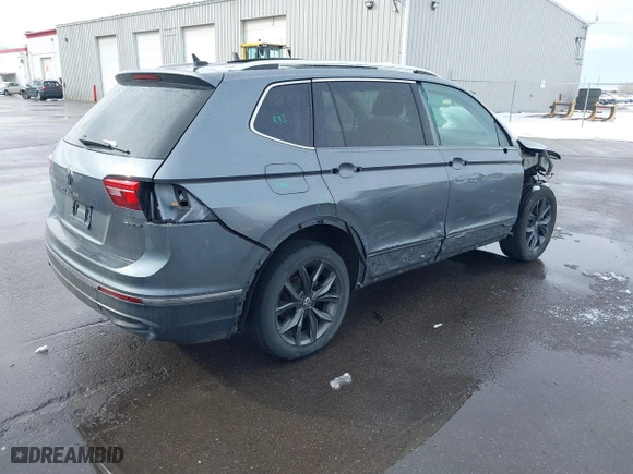 2022 Volkswagen Tiguan SE with VIN 3VV2B7AX2NM161365, listed as a IAAI auction lot 41588795 with 57,138 mi miles. Bid and sale history available at carsss.com. Image 4.