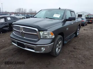 2018 Ram 1500 Big Horn z VIN 3C6RR7LG2JG235342, wystawiony jako IAAI lot #41475568 z przebiegiem 103 804 mil mil oraz . Historia ofert i sprzedaży dostępna na DreamBid. Obrazek 17.