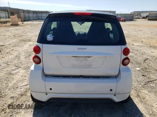 2015 Smart fortwo Passion z VIN WMEEJ3BA3FK809467, wystawiony jako Copart lot #50590865 z przebiegiem 83 821 mil mil oraz Szkody całkowita. Historia ofert i sprzedaży dostępna na DreamBid. Obrazek 6.
