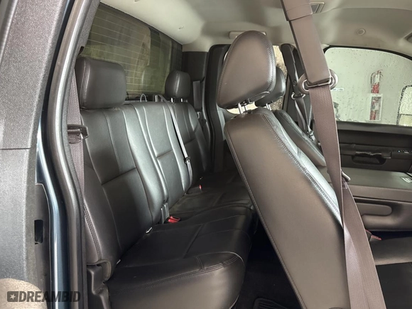 2013 GMC Sierra 2500HD SLE with VIN 1GT220C85DZ123816, listed as a Copart auction lot 50469575 with 332,182 mi miles and Clean Title. Bid and sale history available at carsss.com. Image 6.