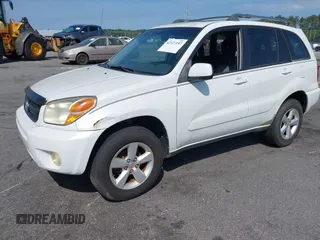 2005 Toyota RAV4 with VIN JTEGD20V350084568, listed as a IAAI auction lot 42127157 with 252,562 mi miles. Bid and sale history available at carsss.com. Image 2.