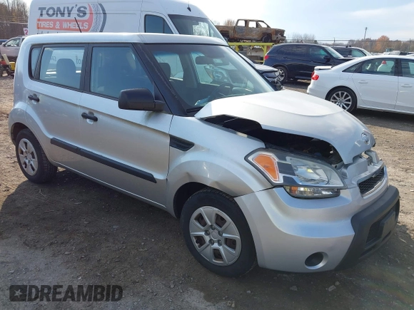 2011 Kia Soul with VIN KNDJT2A14B7322584, listed as a IAAI auction lot 40752860 with 110,742 mi miles. Bid and sale history available at carsss.com. Image 1.