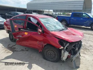 2015 Nissan Versa SV with VIN 3N1CN7AP0FL910023, listed as a IAAI auction lot 41891147 with 180,228 mi miles. Bid and sale history available at carsss.com. Image 1.