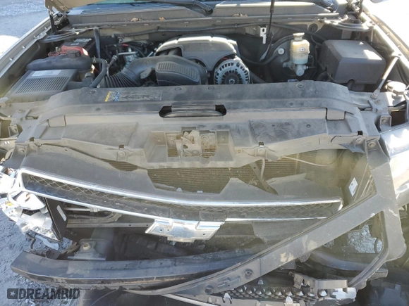 2009 Chevrolet Suburban LT w/2LT with VIN 1GNFC26089R268105, listed as a Copart auction lot 43194715 with 0 mi miles and Salvage Title. Bid and sale history available at carsss.com. Image 13.