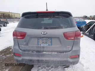 2020 Kia Sorento LX with VIN 5XYPGDA32LG626738, listed as a IAAI auction lot 41319623 with 116,570 mi miles. Bid and sale history available at carsss.com. Image 16.