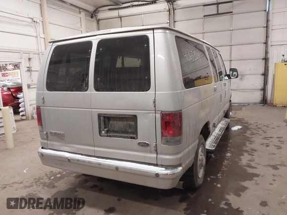 2008 Ford Econoline Passenger XL with VIN 1FBNE31L78DA28548, listed as a IAAI auction lot 41365324 with 175,585 mi miles. Bid and sale history available at carsss.com. Image 4.
