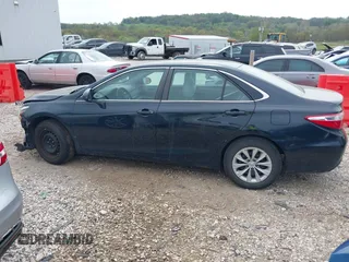 2015 Toyota Camry XLE with VIN 4T4BF1FK2FR461922, listed as a IAAI auction lot 41995064 with 195,943 mi miles. Bid and sale history available at carsss.com. Image 15.