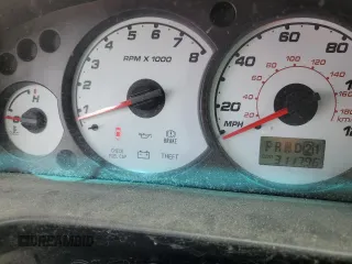 2002 Ford Escape XLT Choice z VIN 1FMYU04172KA54070, wystawiony jako Copart lot #60696405 z przebiegiem 311 796 mil mil oraz Czysty tytuł • Clean title. Historia ofert i sprzedaży dostępna na DreamBid. Obrazek 9.