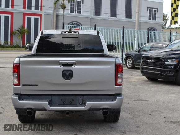 2021 Ram 1500 Big Horn z VIN 1C6RREBT3MN811115, wystawiony jako Copart lot #48342715 z przebiegiem 70 823 mil mil oraz Szkoda całkowita • Salvage title. Historia ofert i sprzedaży dostępna na DreamBid. Obrazek 5.