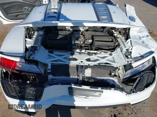 2018 Audi R8 Spyder performance z VIN WUA4BCFX7J7902058, wystawiony jako IAAI lot #40861482 z przebiegiem 20 951 mil mil oraz . Historia ofert i sprzedaży dostępna na DreamBid. Obrazek 10.