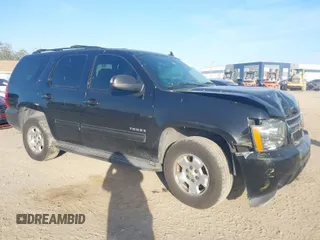 2010 Chevrolet Tahoe LT z VIN 1GNUKBE0XAR258109, wystawiony jako IAAI lot #41699275 z przebiegiem 269 339 mil mil oraz . Historia ofert i sprzedaży dostępna na DreamBid. Obrazek 1.