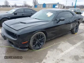 2017 Dodge Challenger SXT z VIN 2C3CDZAG5HH501706, wystawiony jako IAAI lot #41508621 z przebiegiem 93 658 mil mil oraz . Historia ofert i sprzedaży dostępna na DreamBid. Obrazek 19.