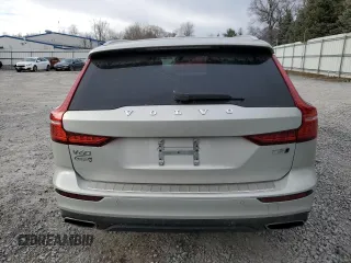 2021 Volvo V60 z VIN YV4102WK5M1068137, wystawiony jako Copart lot #43039304 z przebiegiem 46 349 mil mil oraz . Historia ofert i sprzedaży dostępna na DreamBid. Obrazek 6.