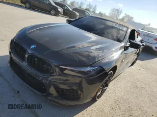 2022 BMW M8 Competition z VIN WBSDZ0C0XNCH21656, wystawiony jako Copart lot #47295794 z przebiegiem Nie podano mil oraz Szkoda całkowita • Salvage title. Historia ofert i sprzedaży dostępna na DreamBid. Obrazek 1.