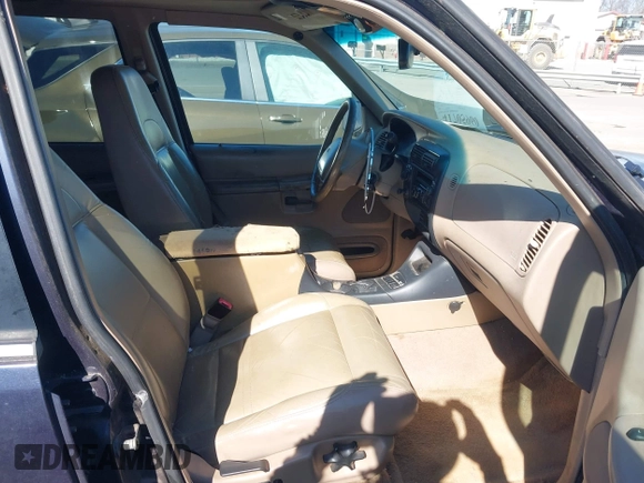 2000 Ford Explorer Eddie Bauer z VIN 1FMDU74E6YZB25124, wystawiony jako IAAI lot #41705960 z przebiegiem 204 513 mil mil oraz . Historia ofert i sprzedaży dostępna na DreamBid. Obrazek 5.